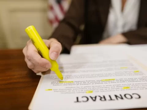 Soạn Thảo Hợp Đồng Chuyên Nghiệp: Nền Tảng Thành Công